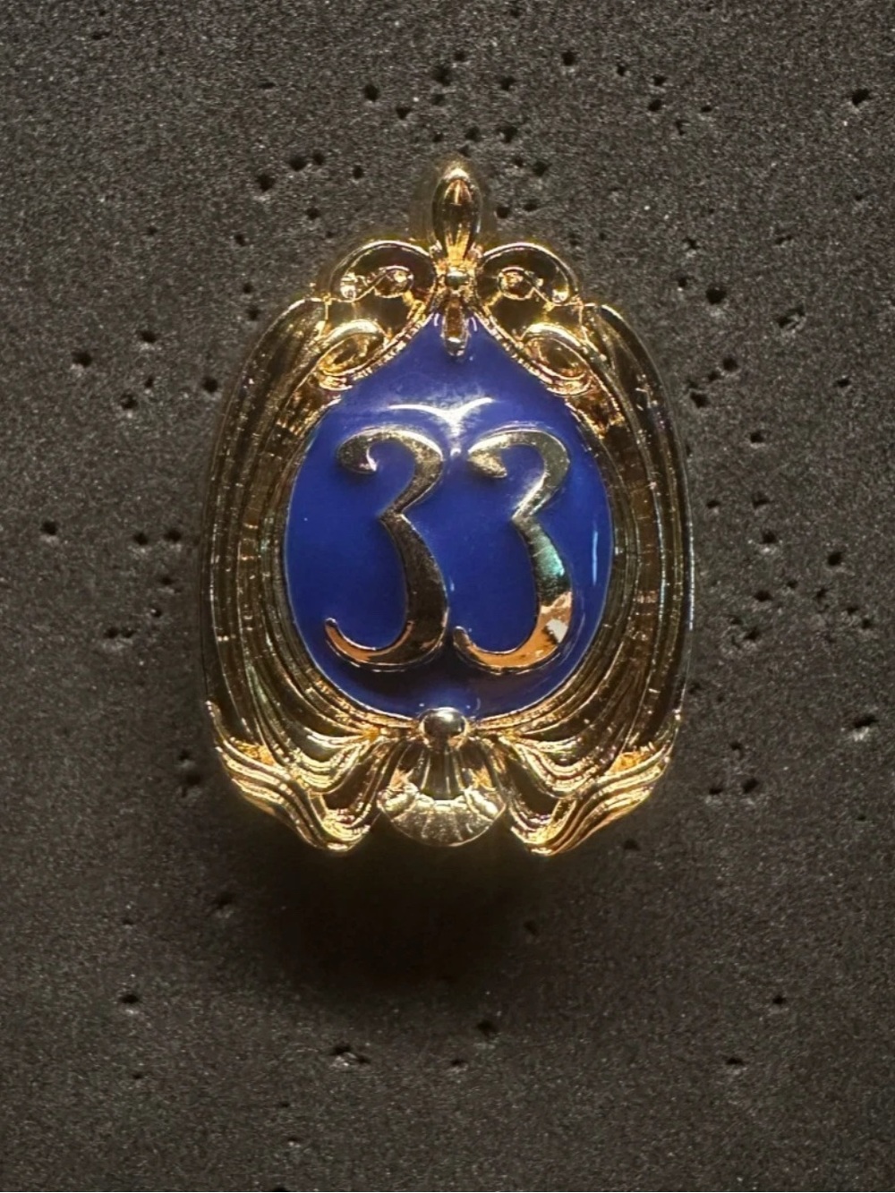 Club 33 LE 300 pin